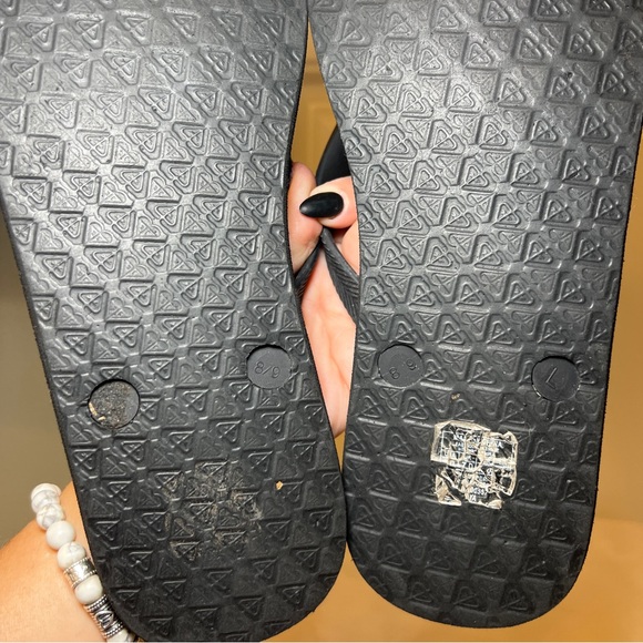 Roxy Playa Black and White Flip flops Women’s Size 8/9 - Picture 11 of 12